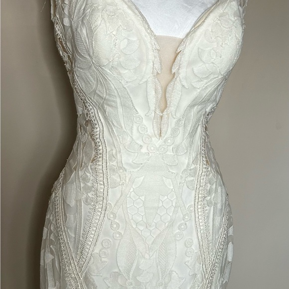 Everly Bride wedding dress size 8. New! - Picture 7 of 16